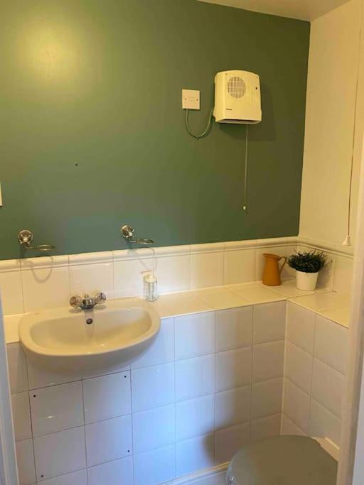 Апартаменты Canal-Flat Near Stratford International Station Лондон Экстерьер фото