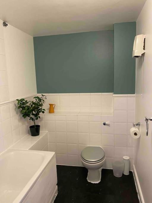 Апартаменты Canal-Flat Near Stratford International Station Лондон Экстерьер фото