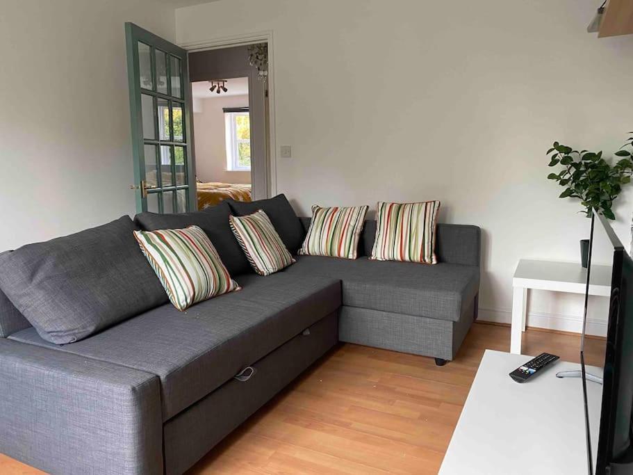 Апартаменты Canal-Flat Near Stratford International Station Лондон Экстерьер фото